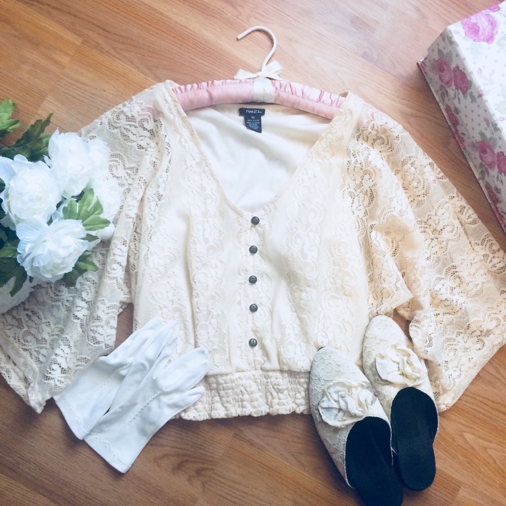 Adorable chic cream lace blouse with buttons
